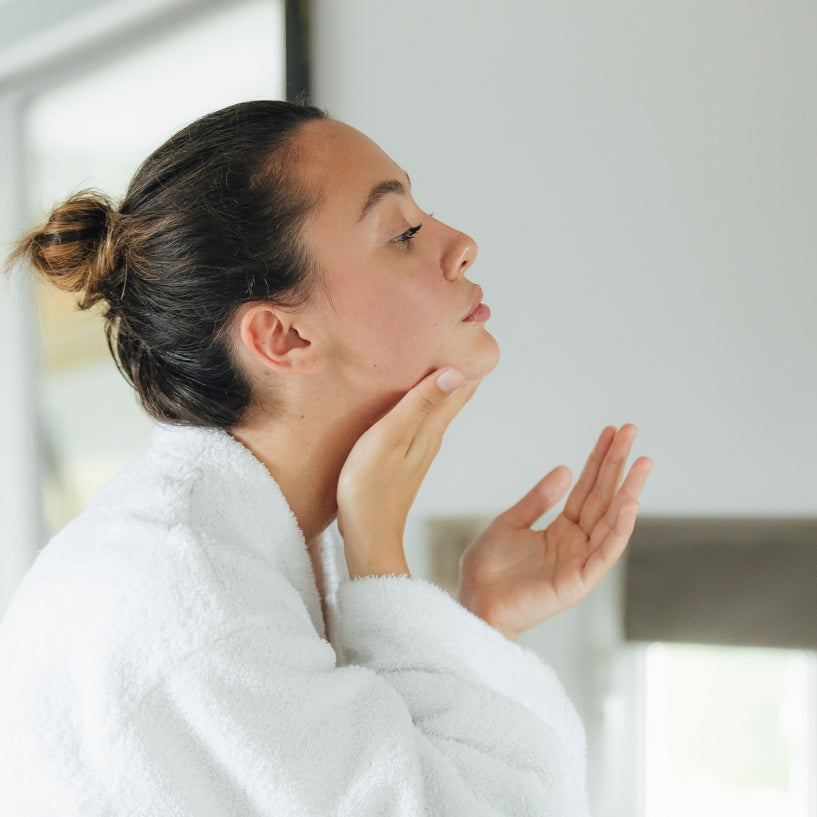 woman applying Moisturizing fluid - Hydra-protect + on her neck